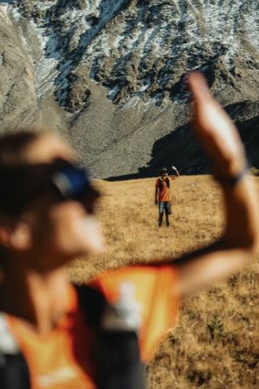 Athlète en pleine nature à l'entraînement